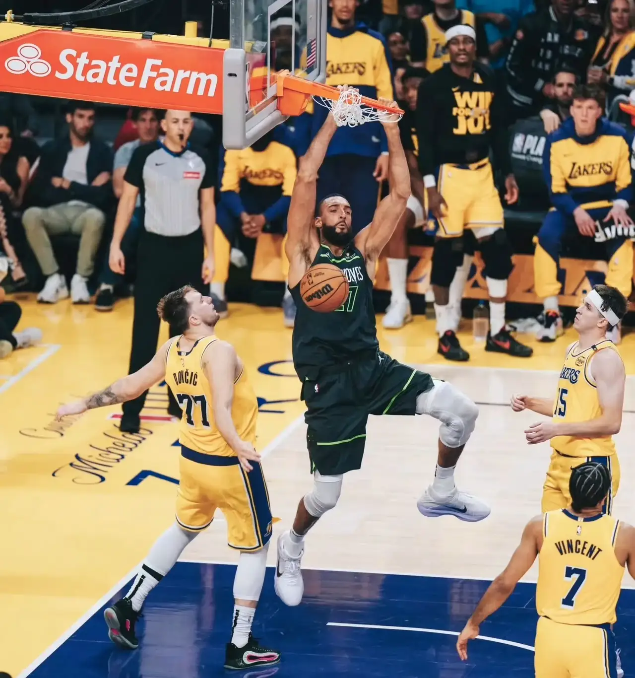 开云体育中国-独行侠逆转雄鹿B队，戈贝尔打破历史纪录的简单介绍