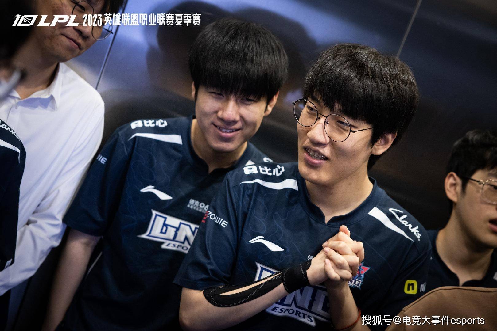 V5险胜TeamWE，Scout制霸全场