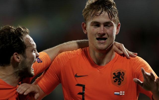 加拿大完胜乌拉圭，德利赫特完成帽子戏法的简单介绍