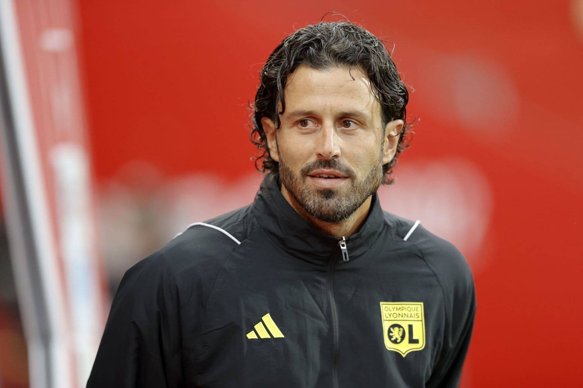 包含萨索洛主场战胜对手，迎来重要胜利的词条