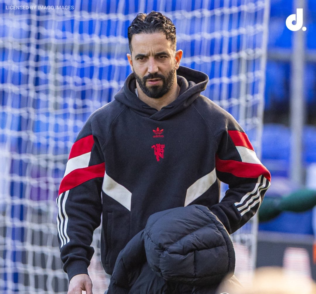 巴黎圣日耳曼主教练遭批评，球队面临挑战的简单介绍