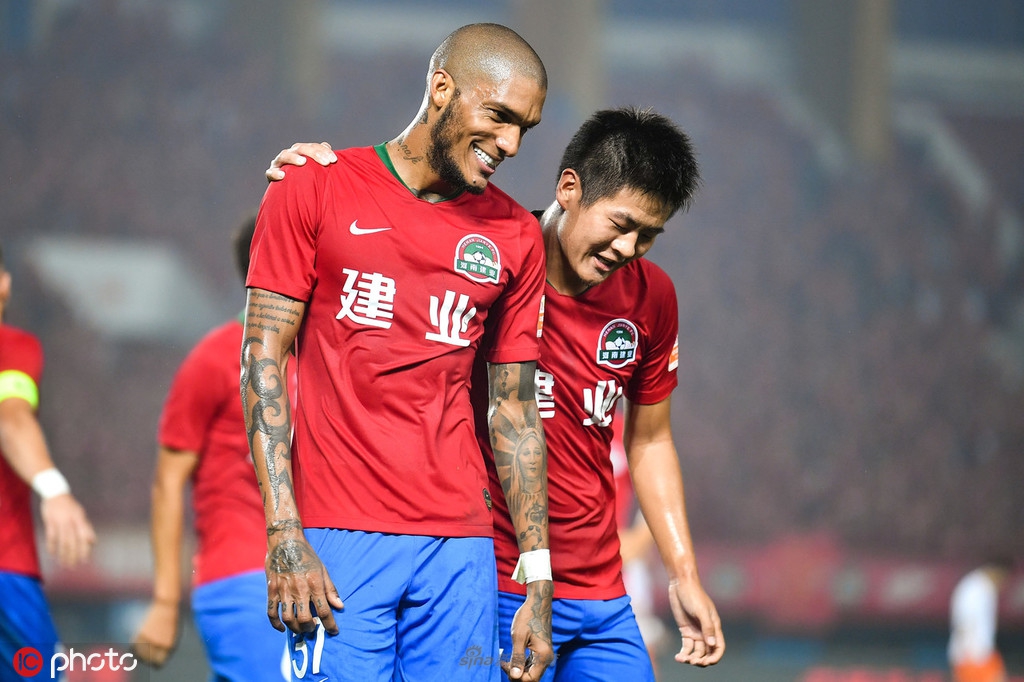 开云体育下载-建业战胜鲁能，赵和靖传射助球队取得胜利