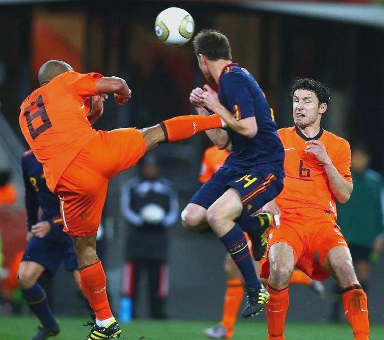 包含决赛之争在欧国联赛场上激情开启的词条