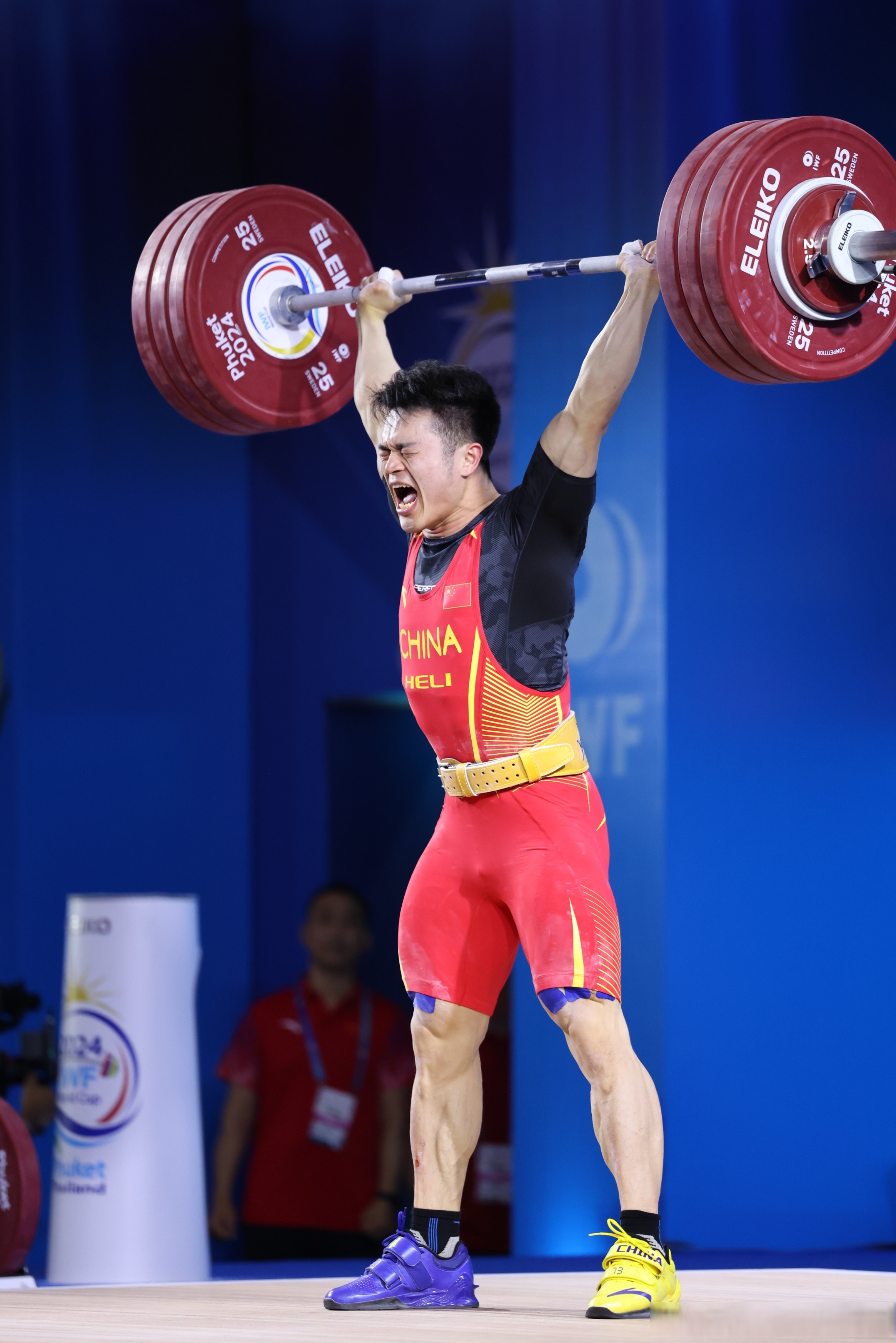 举重选手以超高水准夺冠，成就霸业的简单介绍