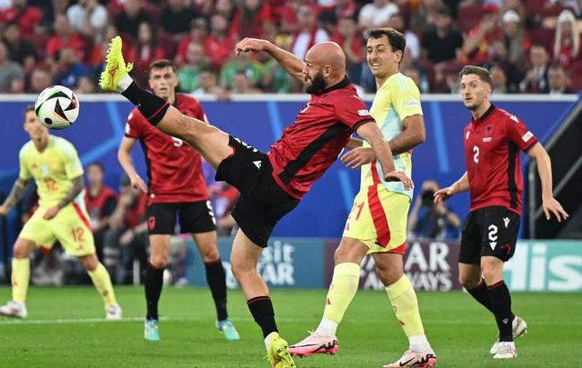 包含法国主场击败阿尔巴尼亚，提前获得小组头名的词条