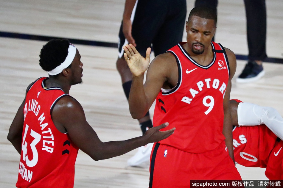 关于猛龙队晋级季后赛，球迷振奋欢呼的信息