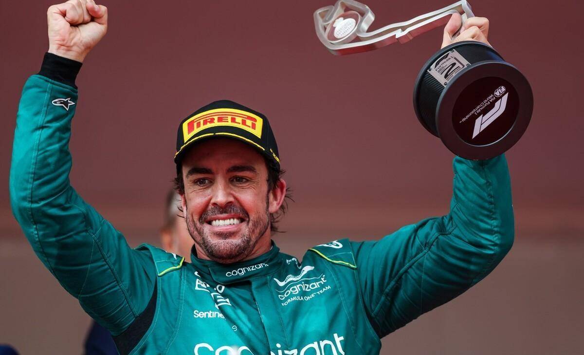 关于红牛车队险胜法拉利，阿隆索点燃赛场的信息